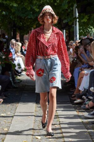 4/35 | Caro Editions Spring 2025 | Photo: James Cochrane | Courtesy of Copenhagen Fashion Week Caro Editions Spring 2025 | Photo: James Cochrane | Courtesy of Copenhagen Fashion Week