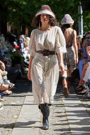 7/35 | Caro Editions Spring 2025 | Photo: James Cochrane | Courtesy of Copenhagen Fashion Week Caro Editions Spring 2025 | Photo: James Cochrane | Courtesy of Copenhagen Fashion Week