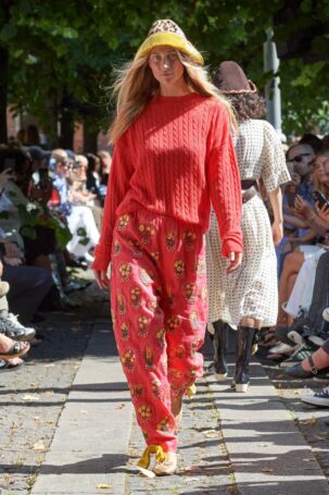 8/35 | Caro Editions Spring 2025 | Photo: James Cochrane | Courtesy of Copenhagen Fashion Week Caro Editions Spring 2025 | Photo: James Cochrane | Courtesy of Copenhagen Fashion Week