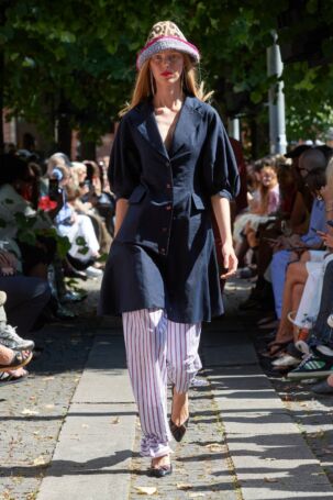 11/35 | Caro Editions Spring 2025 | Photo: James Cochrane | Courtesy of Copenhagen Fashion Week Caro Editions Spring 2025 | Photo: James Cochrane | Courtesy of Copenhagen Fashion Week