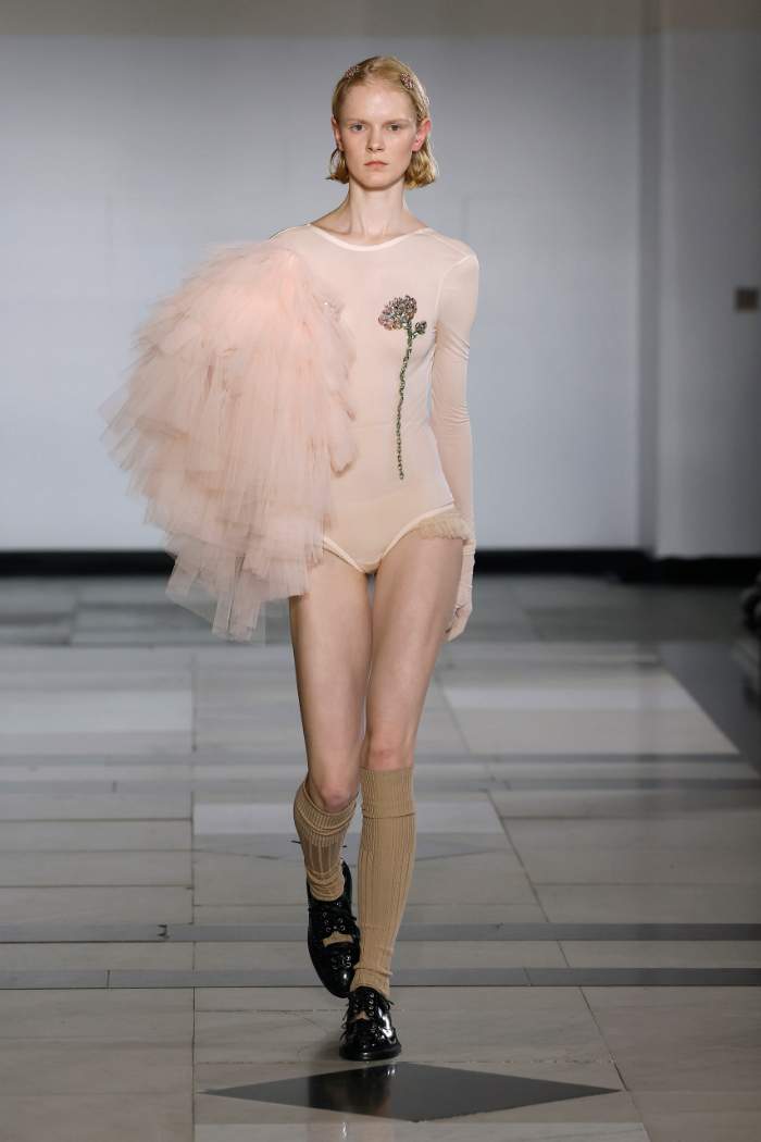 Simone Rocha Spring 2025 Look 2; Photo: Nowfashion.com