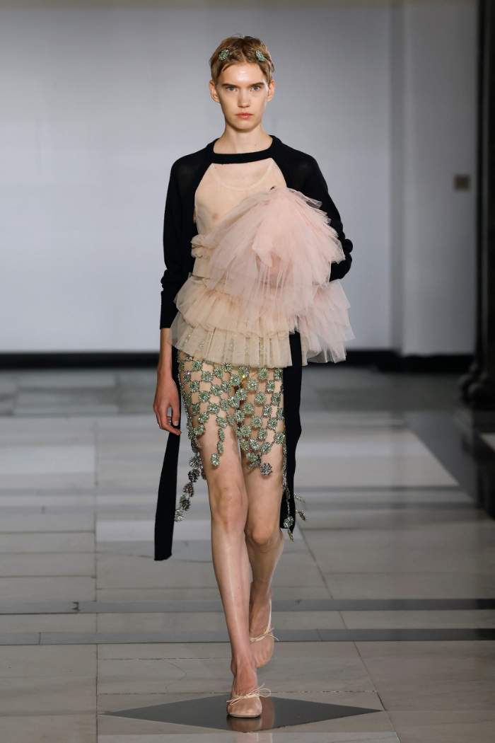 Simone Rocha Spring 2025 Look 6; Photo: Nowfashion.com