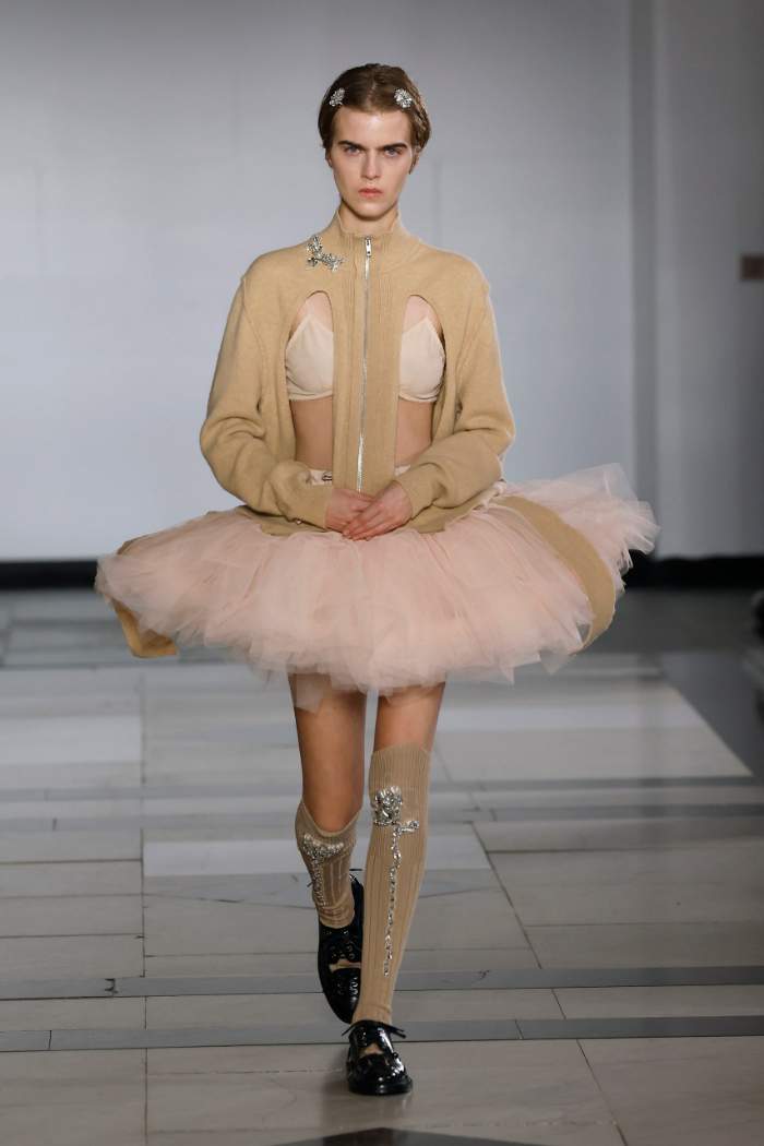 Simone Rocha Spring 2025 Look 7; Photo: Nowfashion.com