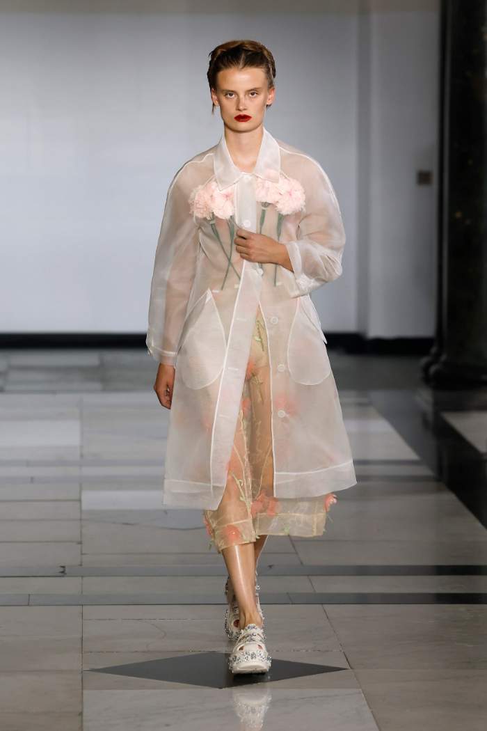 Simone Rocha Spring 2025 Look 18; Photo: Nowfashion.com
