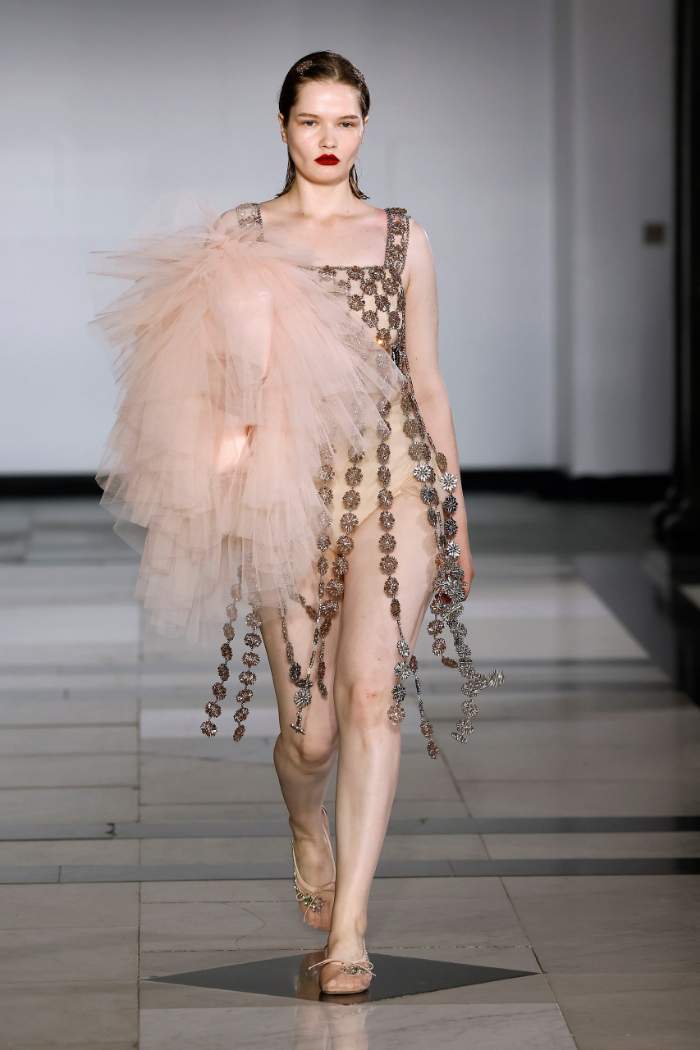 Simone Rocha Spring 2025 Look 44; Photo: Nowfashion.com