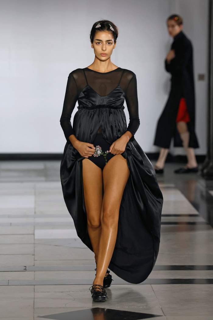 Simone Rocha Spring 2025 Look 47; Photo: Nowfashion.com