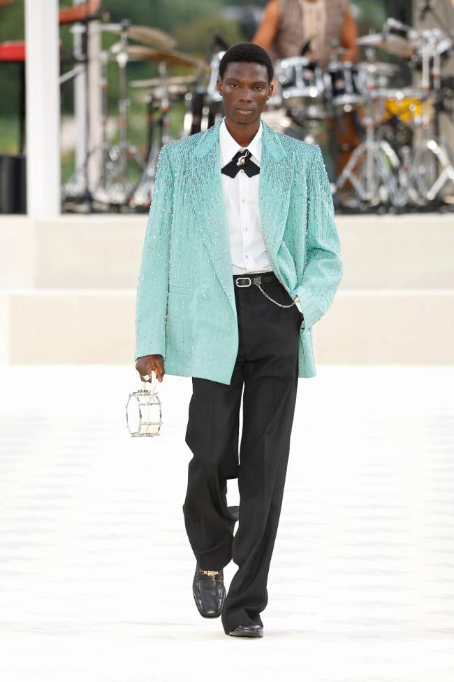 Amiri Spring 2025 Menswear Look 1; Photo: Nowfashion.com