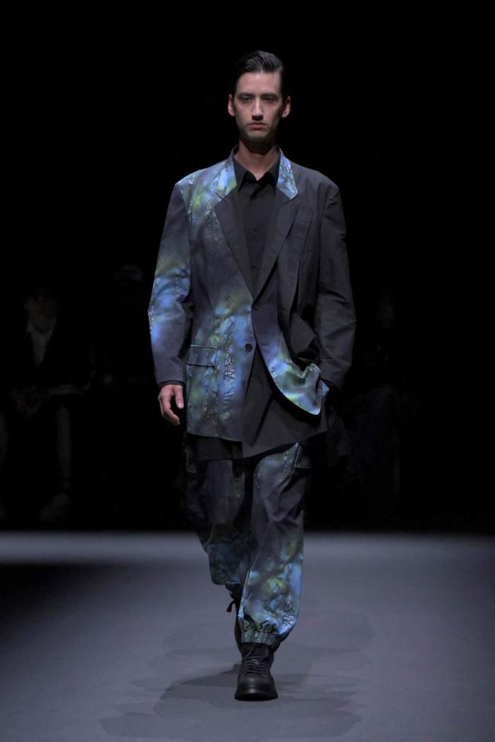 Y-3 Spring 2025 Menswear Look 34; Photo: NOWFASHION.com