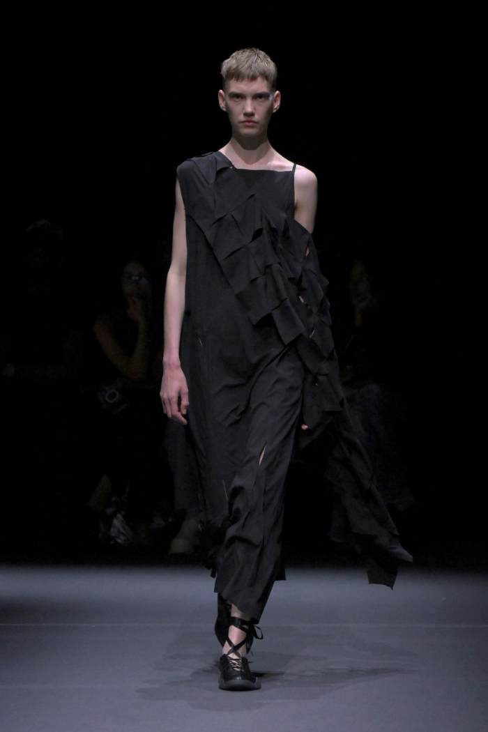Y-3 Spring 2025 Menswear Look 39; Photo: NOWFASHION.com