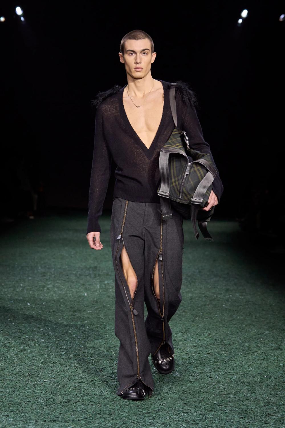 Fall 2025 Menswear Trend Forecast - Handbags - Burberry Fall 2024