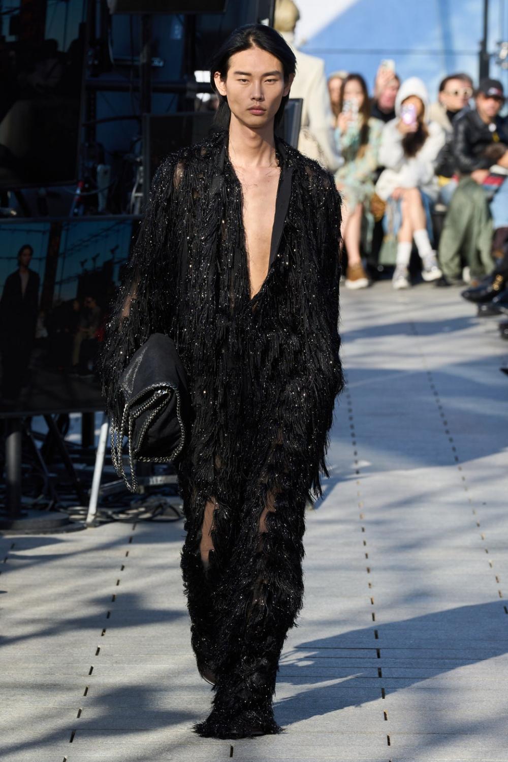 Fall 2025 Menswear Trend Forecast - Handbags - Stella McCartney Fall 2024