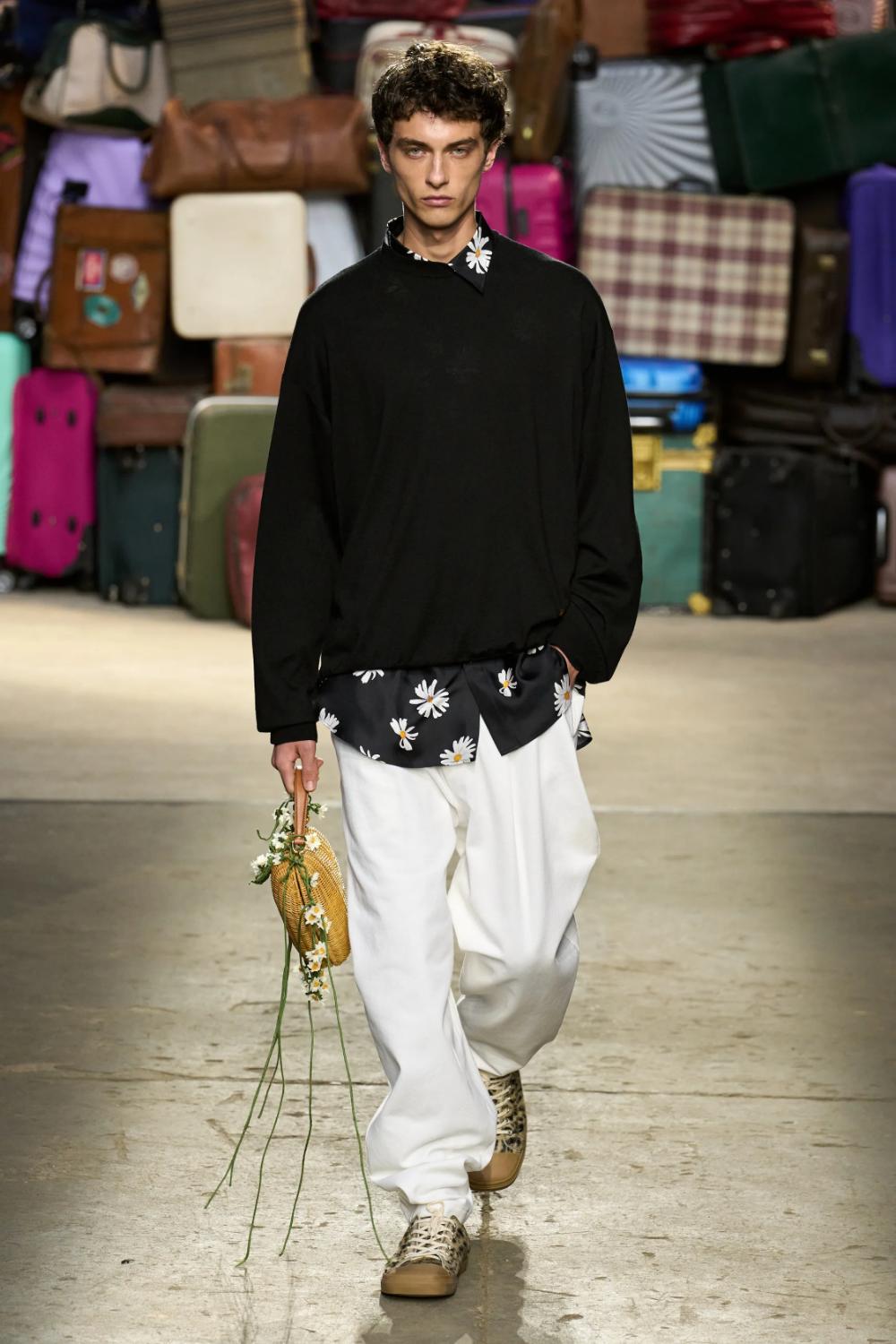 Fall 2025 Menswear Trend Forecast - Handbags - Moschino Spring 2025 Menswear