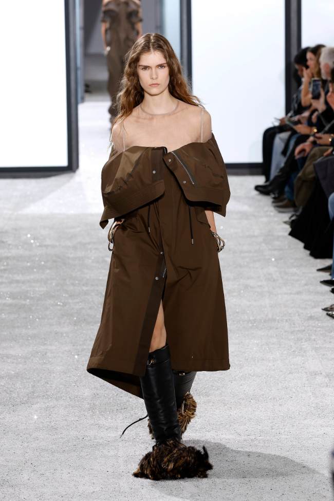 Sacai Spring 2025; Photo: NowFashion.com