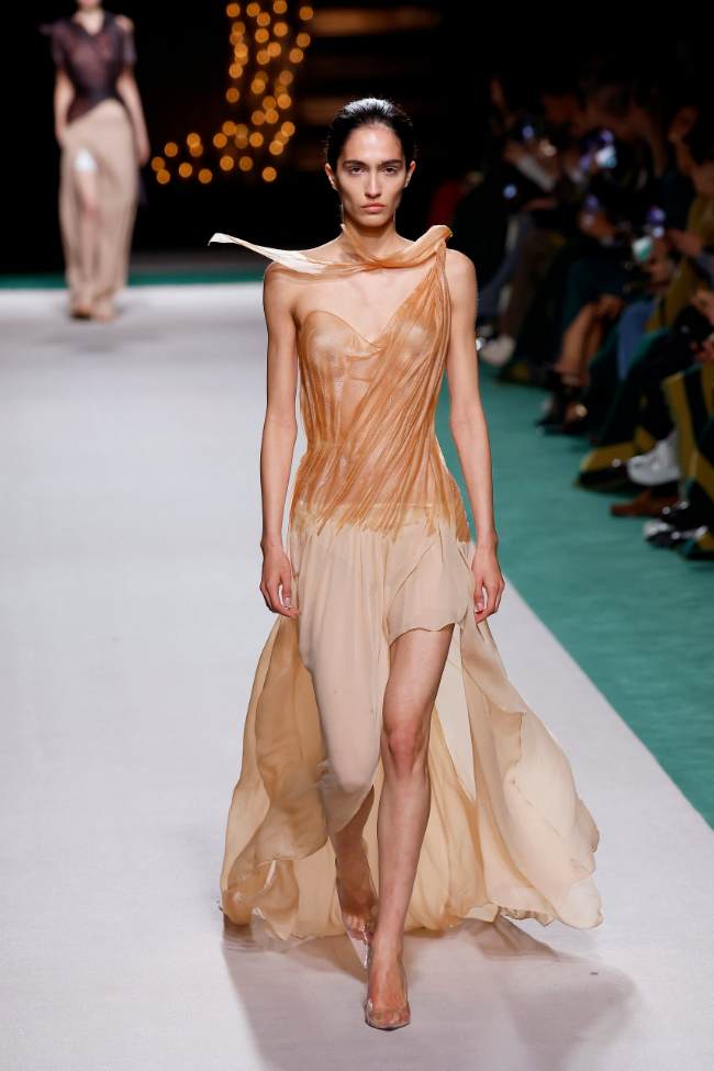 Victoria Beckham Spring 2025; Photo: NowFashion.com