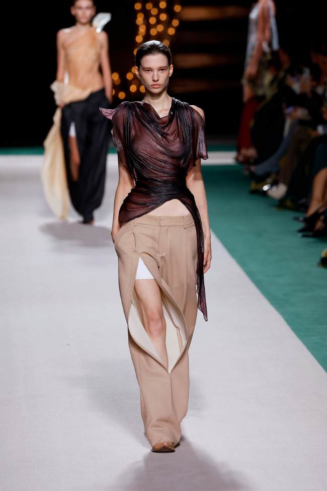 Victoria Beckham Spring 2025; Photo: NowFashion.com
