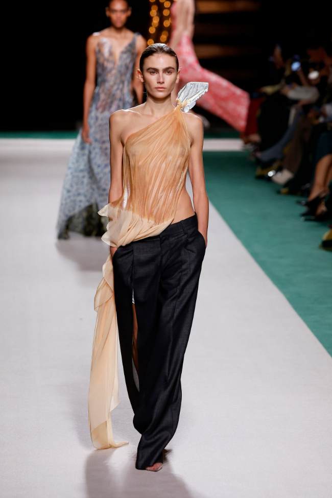 Victoria Beckham Spring 2025; Photo: NowFashion.com