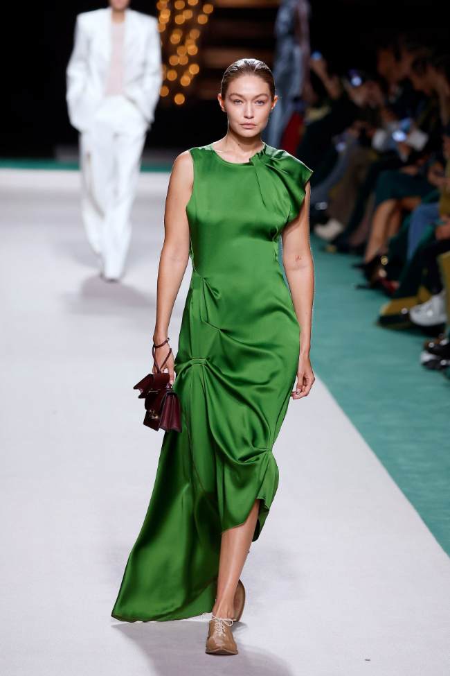 Victoria Beckham Spring 2025; Photo: NowFashion.com