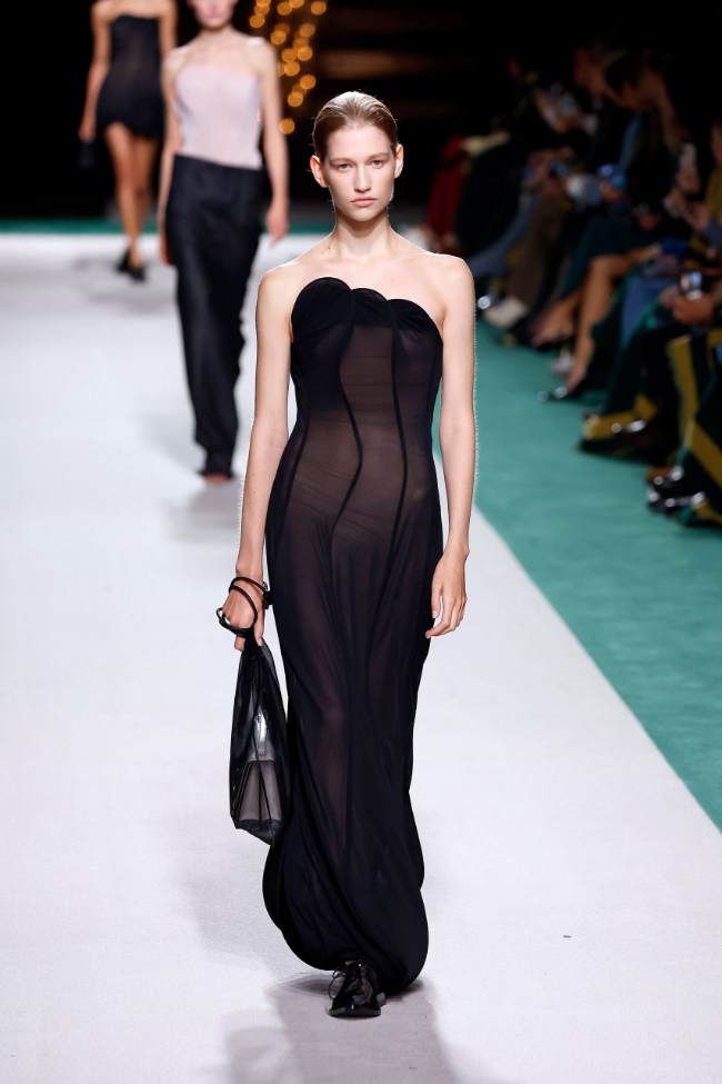 Victoria Beckham Spring 2025; Photo: NowFashion.com