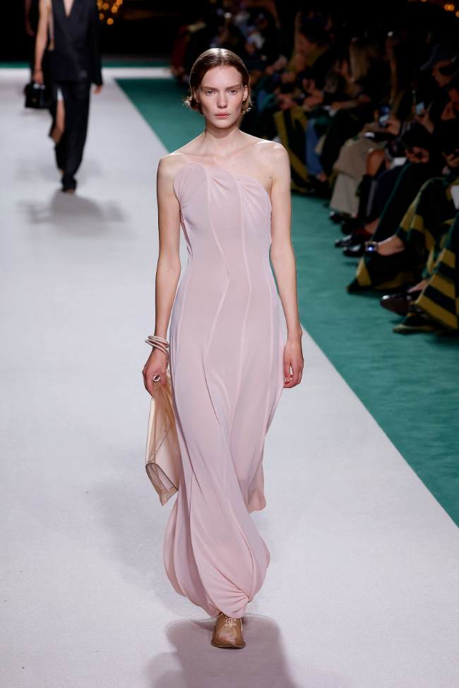 Victoria Beckham Spring 2025; Photo: NowFashion.com