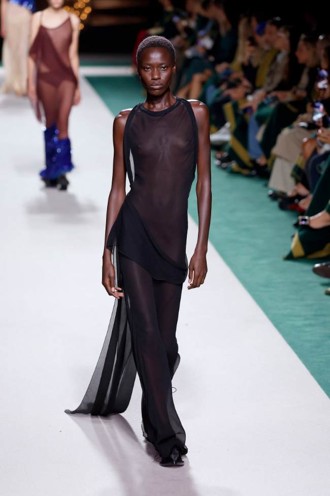 Victoria Beckham Spring 2025; Photo: NowFashion.com