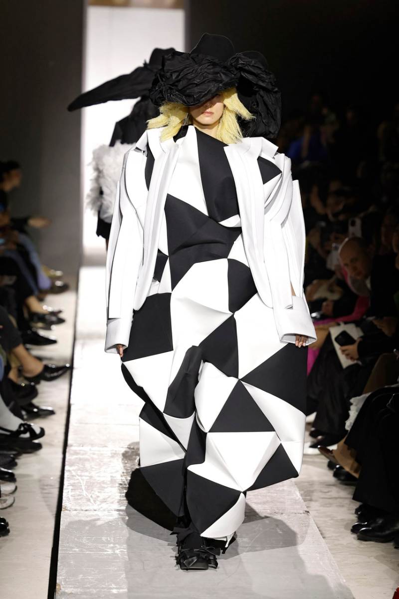 Comme des Garçons Fall 2025 [Paris] Creative Direction: Rei Kawakubo