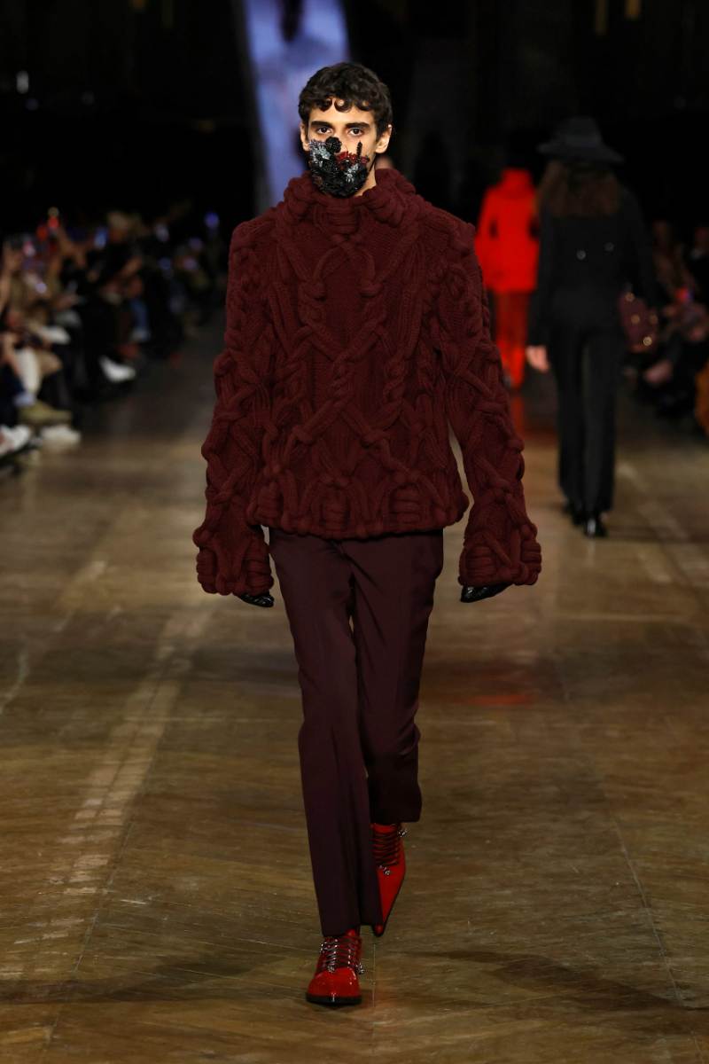 McQueen Fall 2025 [Paris] Creative Direction: Seán McGirr