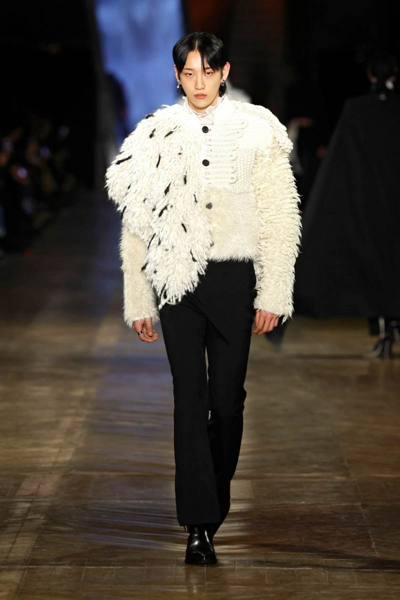 McQueen Fall 2025 [Paris] Creative Direction: Seán McGirr