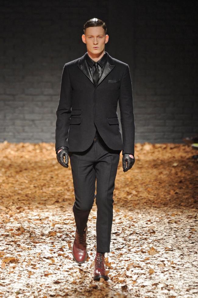 McQ Alexander Mcqueen Fall 2012; Photo: NowFashion.com