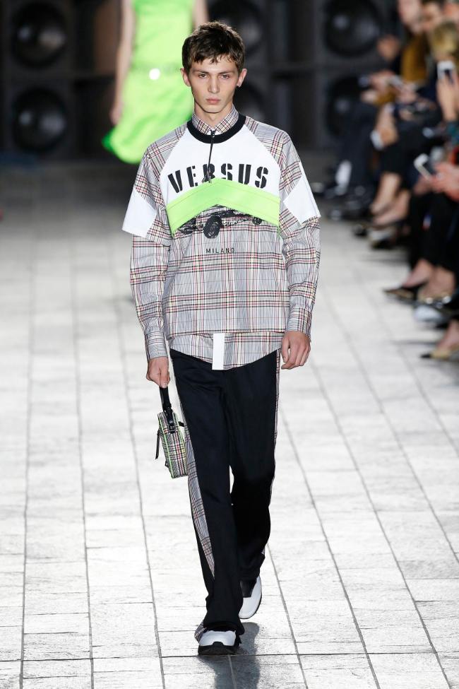 Versus Versace Spring 2018 [London] Creative Direction: Donatella Versace; Photo: NowFashion.com