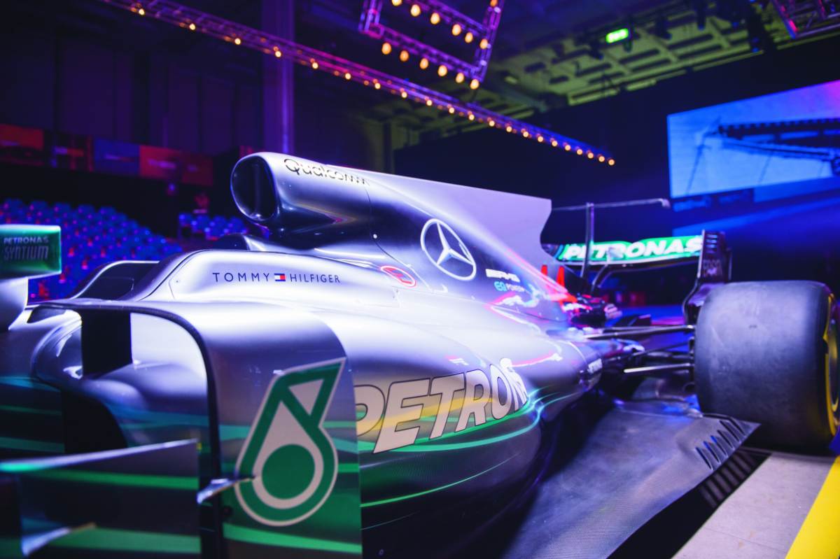 Formula 1 Fashion Moments - Tommy Hilfiger Brings Spring 2018 TOMMYNOW “DRIVE” Experiential Runway Event to Milan; Image credit: Tommy Hilfiger