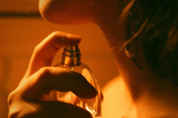 What is Oud? A Guide to the Most Complex Note in Fragrance