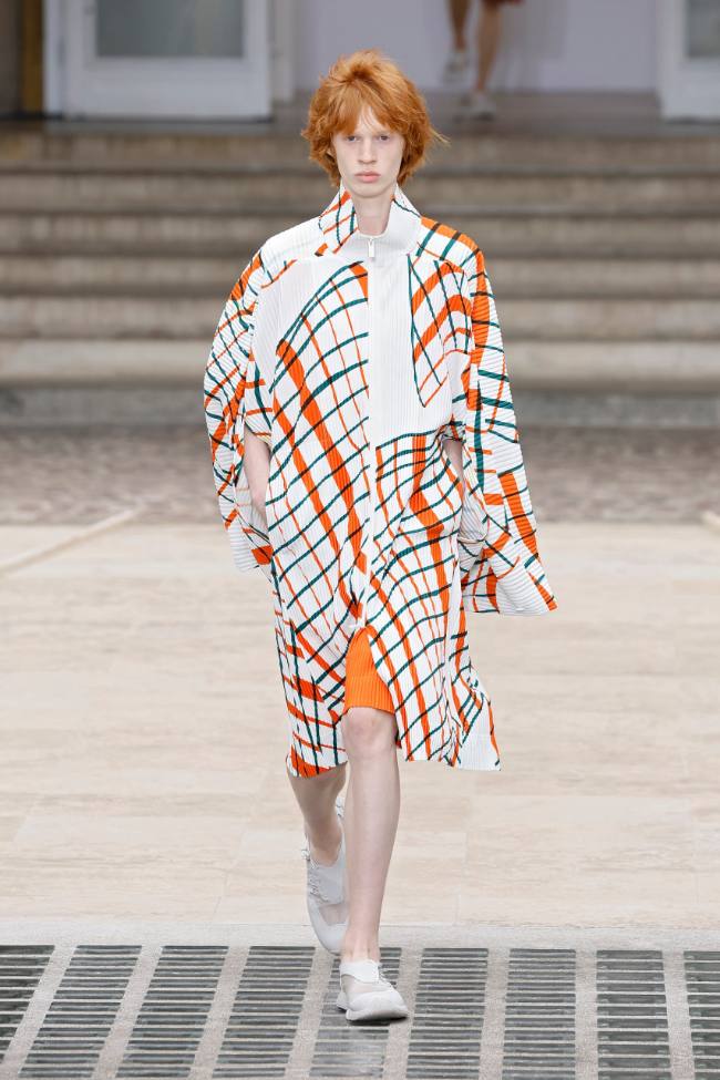 Homme Plissé Issey Miyake Spring 2025 Menswear; Photo: NowFashion.com