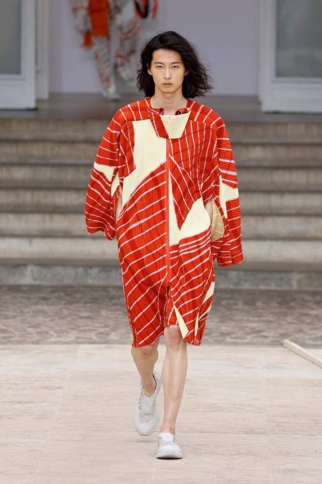 Homme Plissé Issey Miyake Spring 2025 Menswear; Photo: NowFashion.com