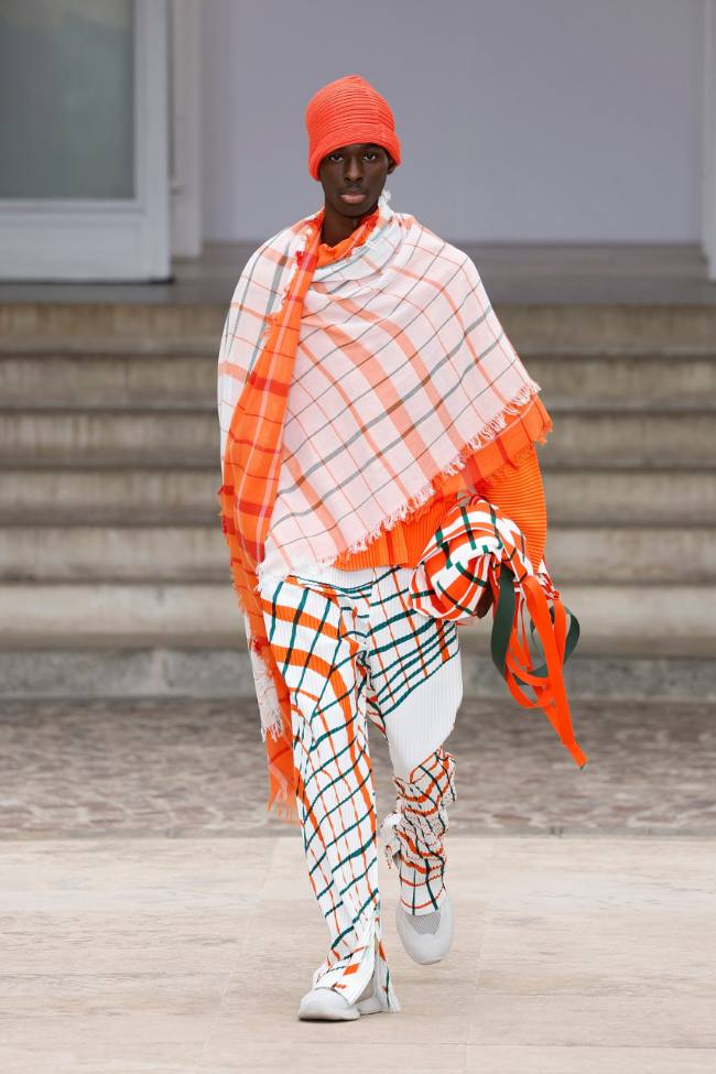 Homme Plissé Issey Miyake Spring 2025 Menswear; Photo: NowFashion.com