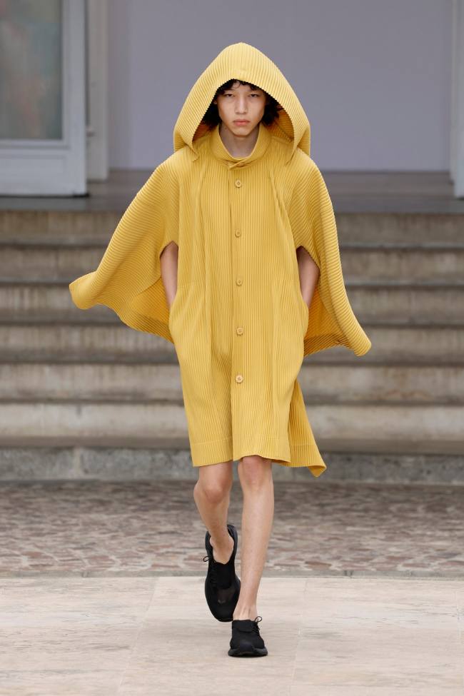 Homme Plissé Issey Miyake Spring 2025 Menswear; Photo: NowFashion.com