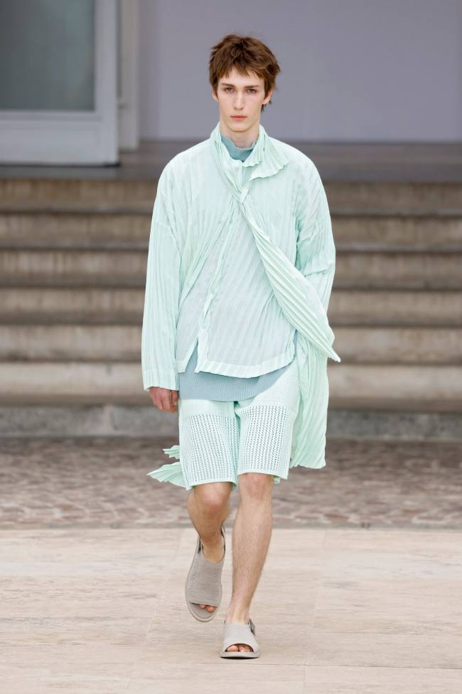 Homme Plissé Issey Miyake Spring 2025 Menswear; Photo: NowFashion.com