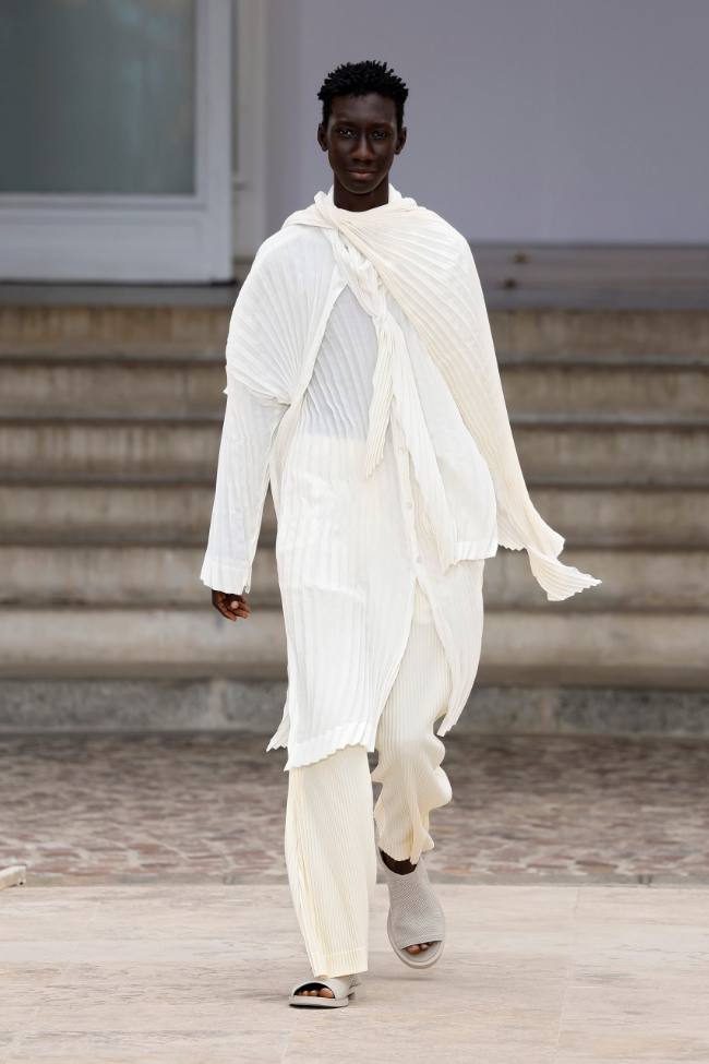 Homme Plissé Issey Miyake Spring 2025 Menswear; Photo: NowFashion.com