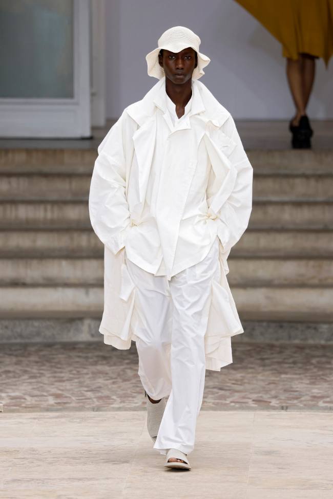 Homme Plissé Issey Miyake Spring 2025 Menswear; Photo: NowFashion.com