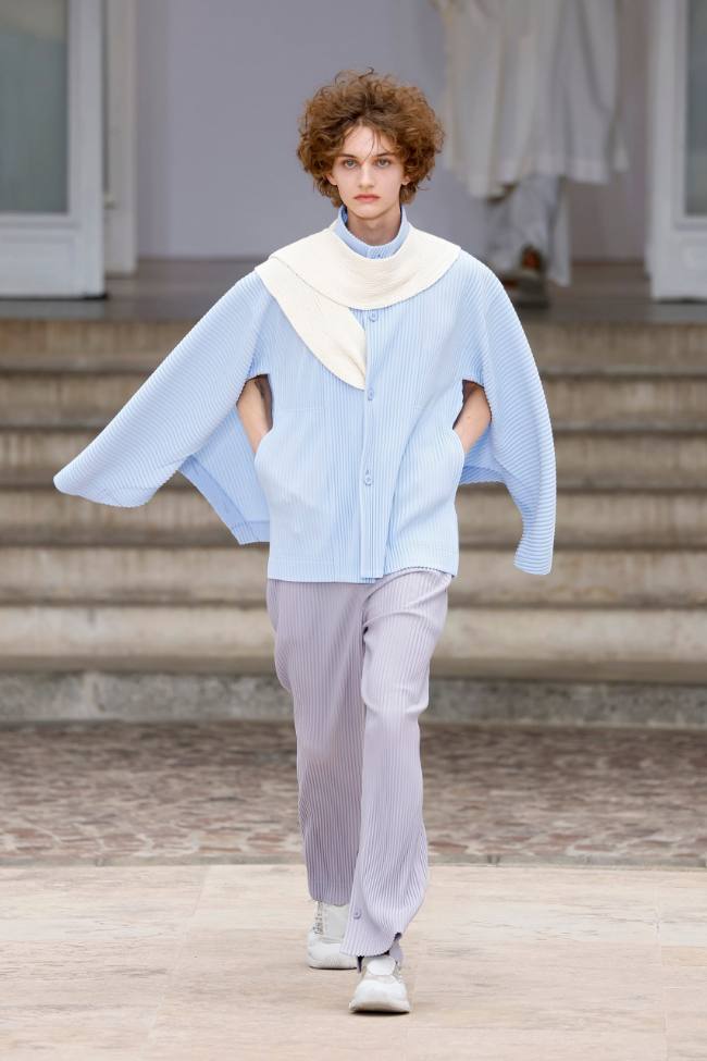 Homme Plissé Issey Miyake Spring 2025 Menswear; Photo: NowFashion.com
