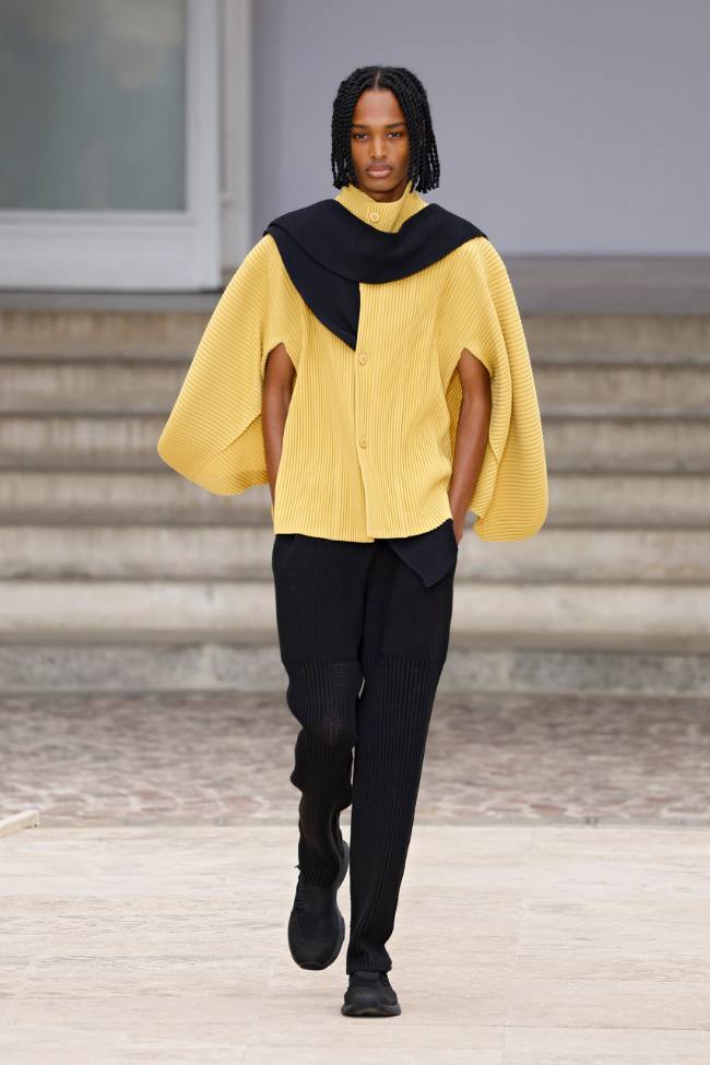 Homme Plissé Issey Miyake Spring 2025 Menswear; Photo: NowFashion.com
