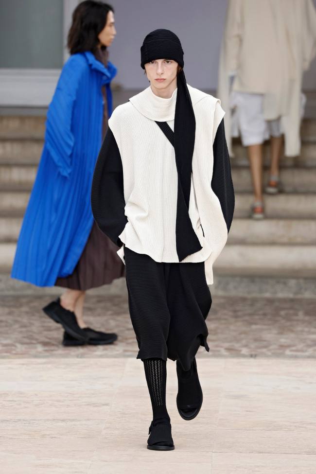 Homme Plissé Issey Miyake Spring 2025 Menswear; Photo: NowFashion.com