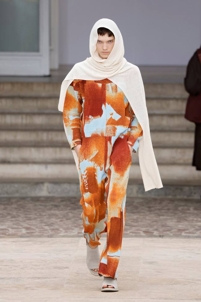 Homme Plissé Issey Miyake Spring 2025 Menswear; Photo: NowFashion.com