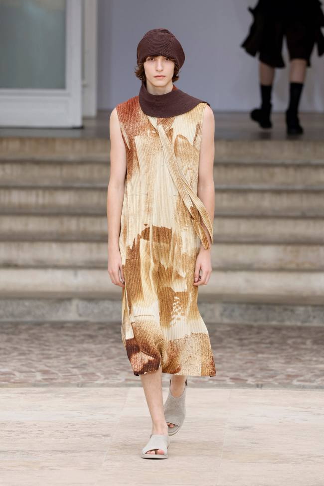 Homme Plissé Issey Miyake Spring 2025 Menswear; Photo: NowFashion.com