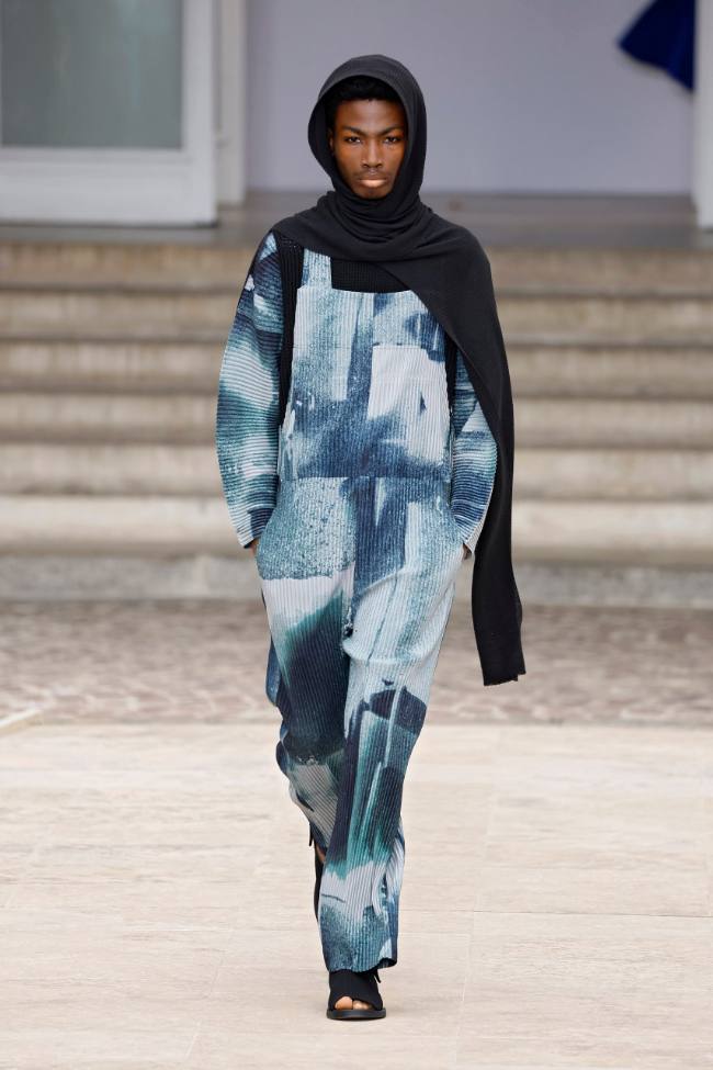 Homme Plissé Issey Miyake Spring 2025 Menswear; Photo: NowFashion.com