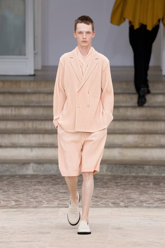 Homme Plissé Issey Miyake Spring 2025 Menswear; Photo: NowFashion.com