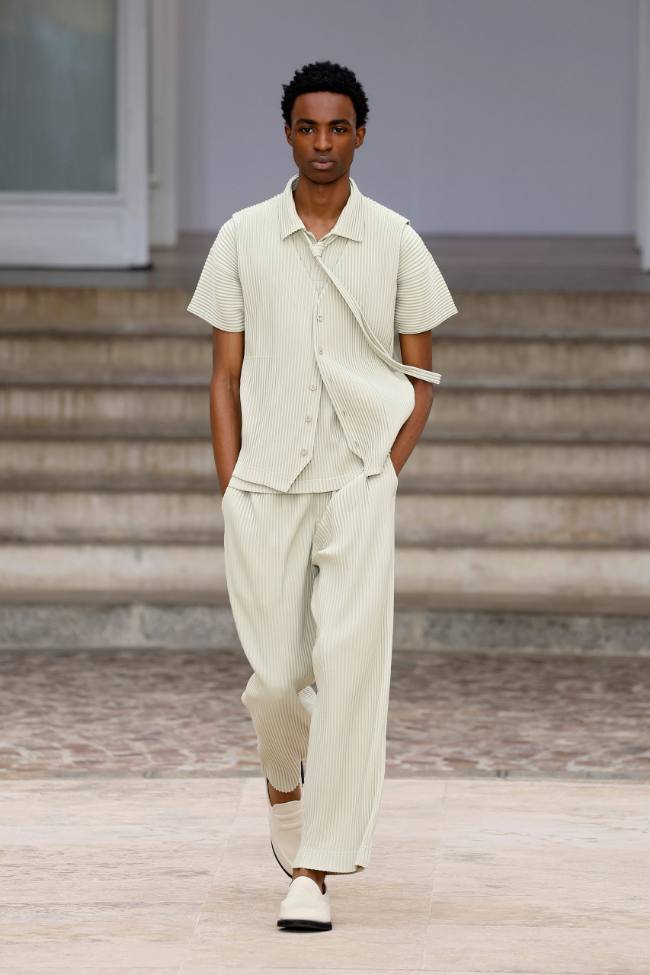 Homme Plissé Issey Miyake Spring 2025 Menswear; Photo: NowFashion.com