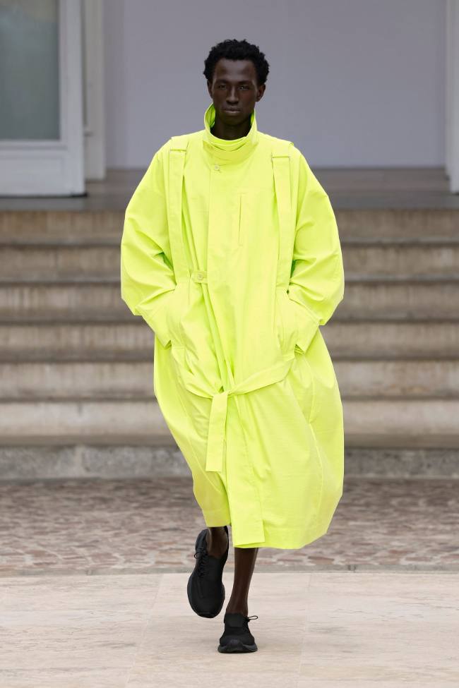 Homme Plissé Issey Miyake Spring 2025 Menswear; Photo: NowFashion.com