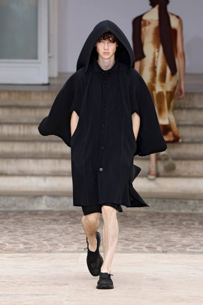 Homme Plissé Issey Miyake Spring 2025 Menswear; Photo: NowFashion.com
