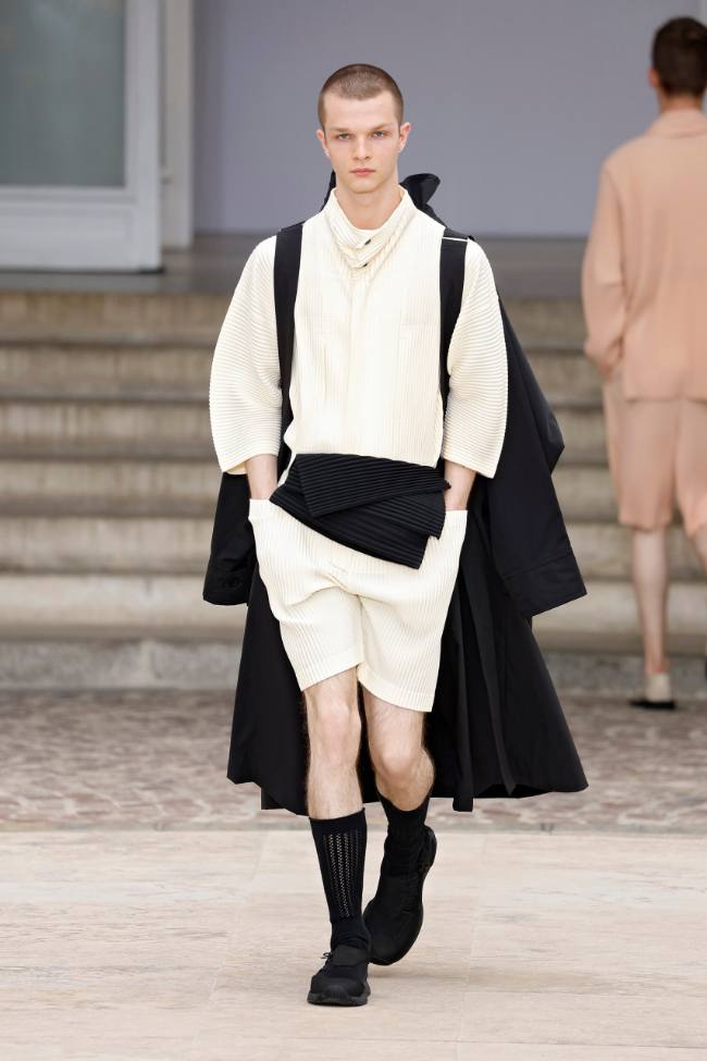 Homme Plissé Issey Miyake Spring 2025 Menswear; Photo: NowFashion.com