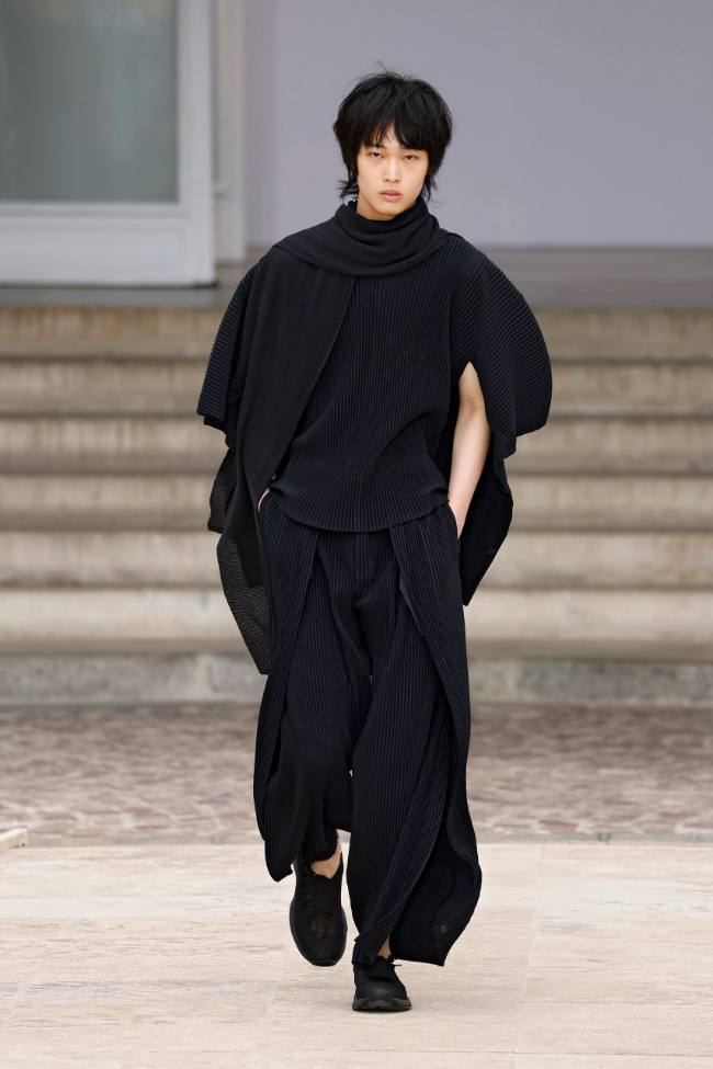 Homme Plissé Issey Miyake Spring 2025 Menswear; Photo: NowFashion.com